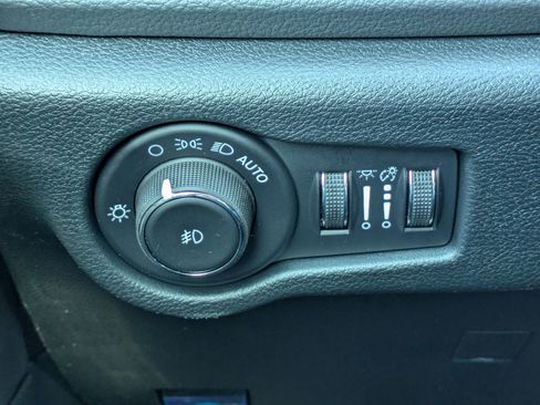 New 2026 Chrysler Pacifica Select image 17