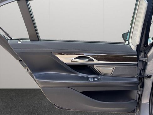 Used 2022 BMW 740i xDrive w/ Premium Package AWD/4WD image 45