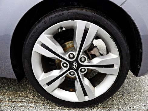 Used 2016 Hyundai Veloster w/ Option Group 03 image 13