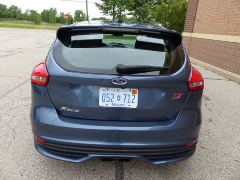 Used 2018 Ford Focus ST w/ Equipment Group 402A FWD image 8