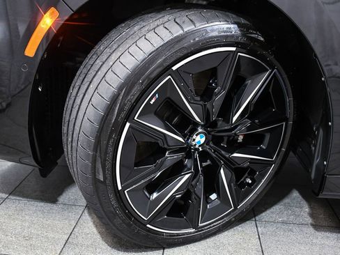 Used 2023 BMW 760i xDrive w/ Parking Assistance Package image 7