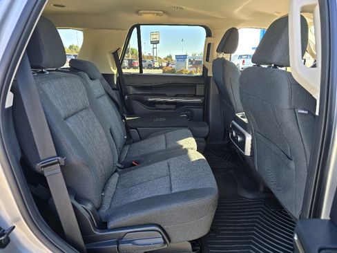 Used 2022 Ford Expedition XLT image 13