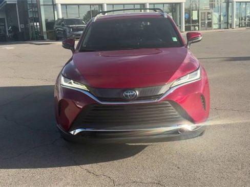 Used 2022 Toyota Venza XLE image 2