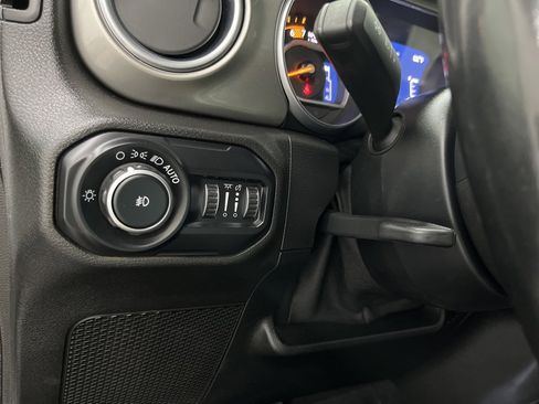 Used 2020 Jeep Wrangler Unlimited Sahara image 37