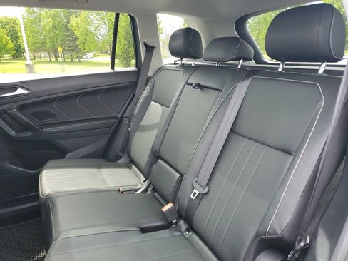 Used 2023 Volkswagen Tiguan SE w/ Panoramic Sunroof Package AWD/4WD image 30