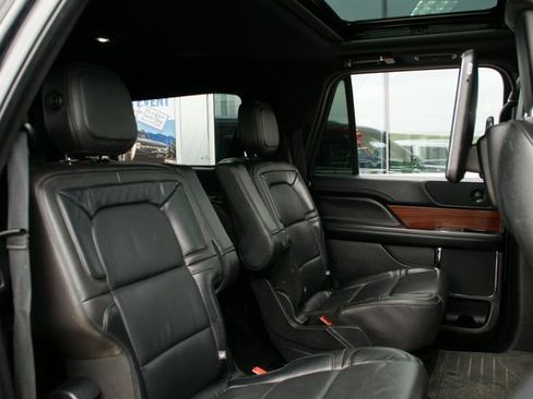 Used 2018 Lincoln Navigator L Select image 32