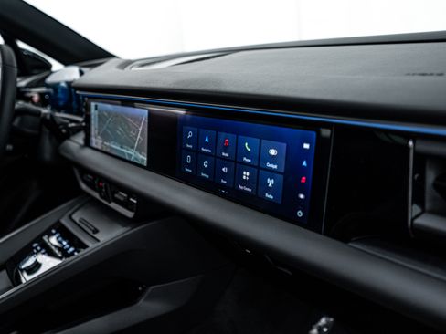 Certified 2025 Porsche Macan 4 Electric image 21