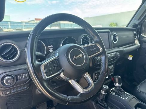 Used 2022 Jeep Wrangler Unlimited Sahara w/ Cold Weather Group AWD/4WD image 10