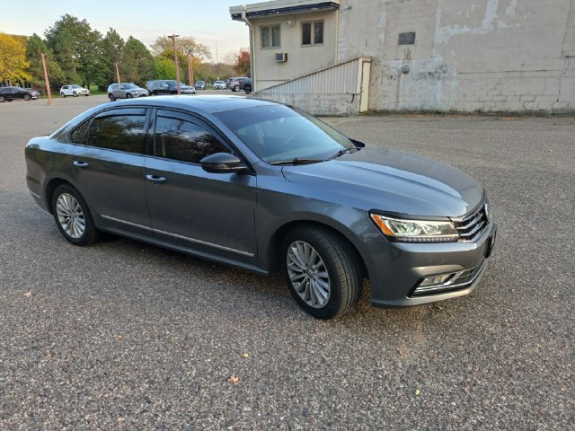 Used 2017 Volkswagen Passat 1.8T SEL Premium FWD image 18