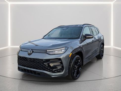 New 2026 Volkswagen Tiguan SE R-Line FWD image 5
