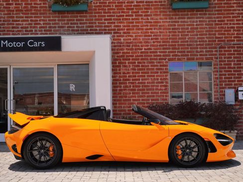 Used 2024 McLaren 750S Spider RWD image 3