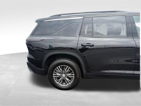 Used 2025 Chevrolet Traverse LT AWD/4WD image 4