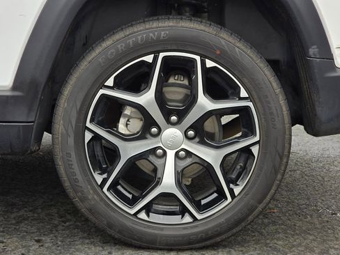 Used 2024 Jeep Compass Latitude image 29