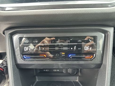 Used 2022 Volkswagen Tiguan SE image 21