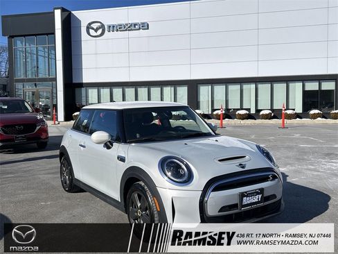 Used 2022 MINI Cooper SE image 1