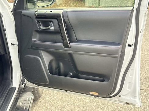 Used 2024 Toyota 4Runner TRD Off-Road Premium image 8