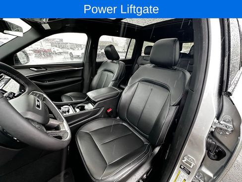 Used 2025 Jeep Grand Cherokee L Limited w/ Black Appearance Package AWD/4WD image 10