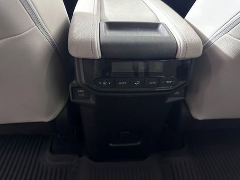 Used 2024 Toyota Grand Highlander AWD image 20