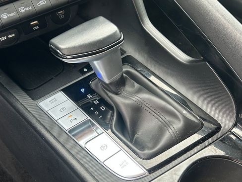 Used 2024 Hyundai Elantra Limited FWD image 18