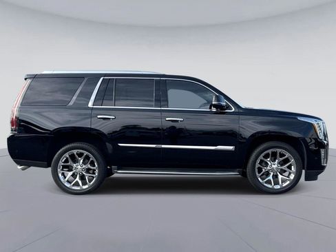 Used 2017 Cadillac Escalade Premium Luxury RWD image 2