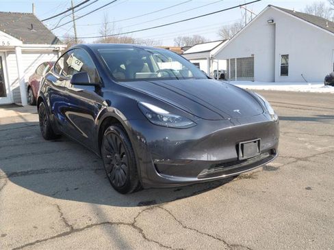Used 2024 Tesla Model Y Long Range AWD/4WD image 8