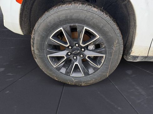 Used 2021 Chevrolet Suburban Z71 w/ Z71 Off-Road Package image 14