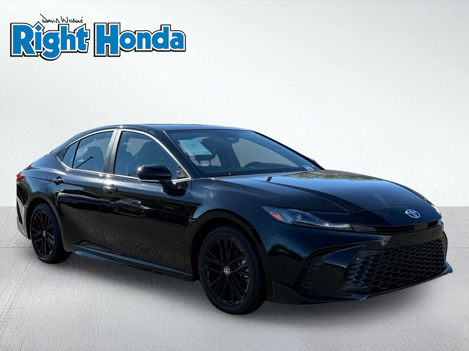 Used 2025 Toyota Camry SE FWD image 10
