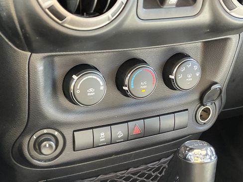 Used 2017 Jeep Wrangler Unlimited Sport w/ Quick Order Package 24S AWD/4WD image 21