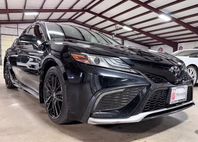 Used 2022 Toyota Camry XSE FWD image 1