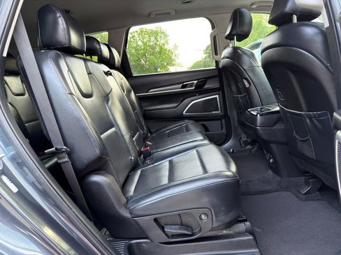 Used 2020 Kia Telluride S w/ S 8 Passenger Seating Package FWD image 17