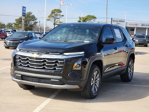 New 2026 Chevrolet Equinox LT image 2