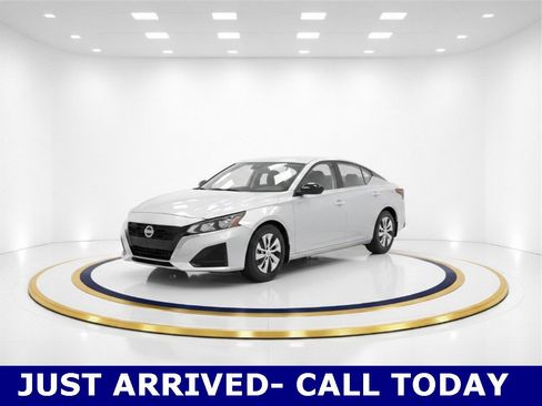 Used 2023 Nissan Altima 2.5 S image 1