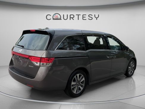 Used 2017 Honda Odyssey Touring image 7
