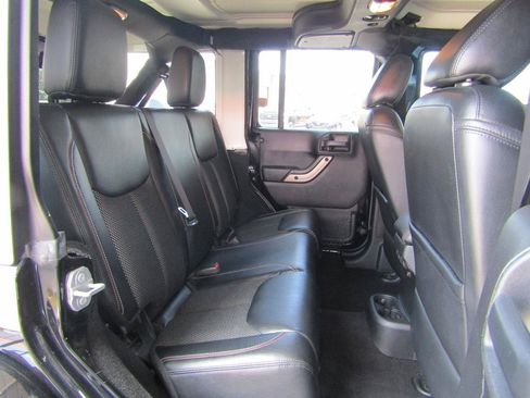 Used 2017 Jeep Wrangler Unlimited Sahara AWD/4WD image 12