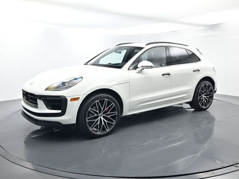 Certified 2023 Porsche Macan S AWD/4WD image 1