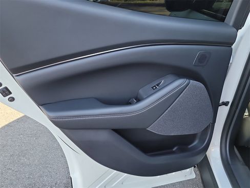 Certified 2025 Ford Mustang Mach-E Premium image 7