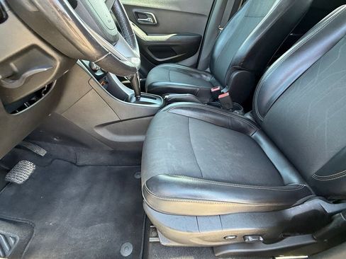 Used 2019 Chevrolet Trax LT w/ Driver Confidence Package FWD image 12