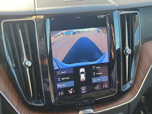 Used 2021 Volvo XC60 T5 Momentum w/ Advanced Package image 18