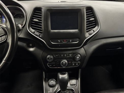 Used 2021 Jeep Cherokee Latitude Plus image 11