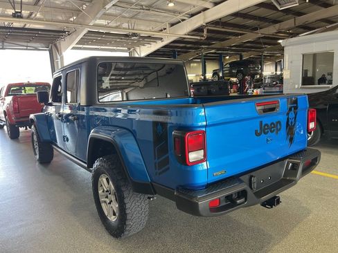 Used 2021 Jeep Gladiator Willys image 4