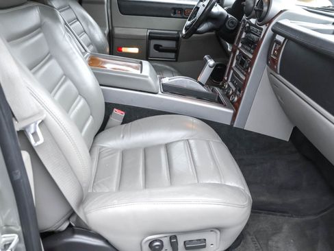 Used 2003 HUMMER H2 Luxury w/ Preferred Equipment Group image 6