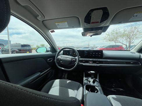 Used 2025 Kia K4 LXS image 34