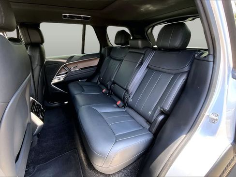 Used 2025 Land Rover Range Rover SE AWD/4WD image 38