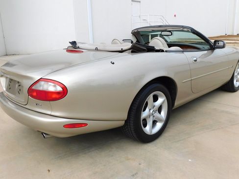 Used 2000 Jaguar XK8 Convertible RWD image 24