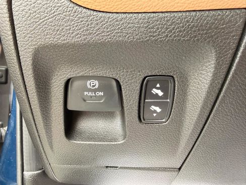 Used 2019 RAM 1500 Big Horn AWD/4WD image 12