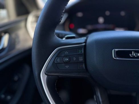 Certified 2023 Jeep Grand Cherokee Laredo w/ Luxury Tech Group I image 25