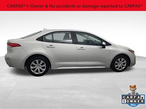 Used 2025 Toyota Corolla LE image 2
