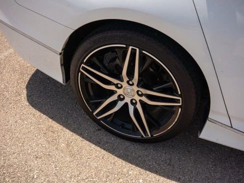 Used 2021 Honda Accord Touring image 9