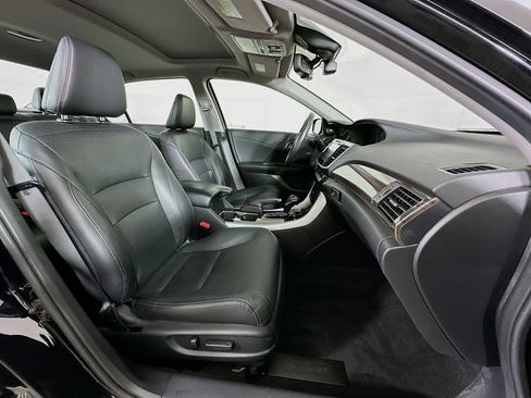 Used 2017 Honda Accord Touring image 31