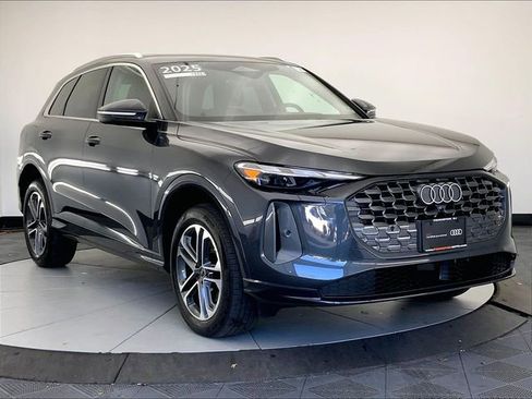 Certified 2025 Audi Q5 Premium w/ Convenience Package AWD/4WD image 1